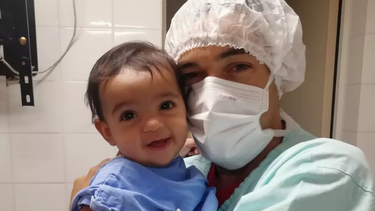 Niña de ocho meses necesita ayuda para tratar su enfermedad