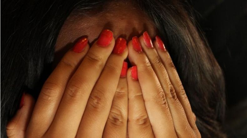 Se resiste a violación grupal y la desfiguran a golpes