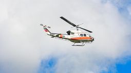 Un hombre y un menor cayeron de un kayak, fueron arrastrados mar adentro y lograron llegar a la costa nadando
