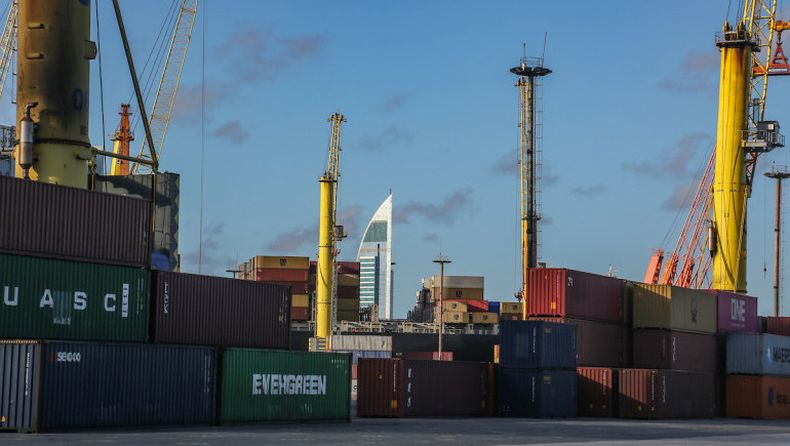 Gobierno busca destrabar conflictos en el puerto y la construcción mientras continúan negociaciones salariales