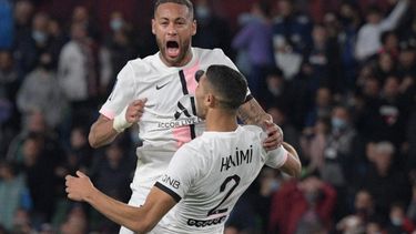 A la espera de Messi, Neymar recupera su magia en el PSG
