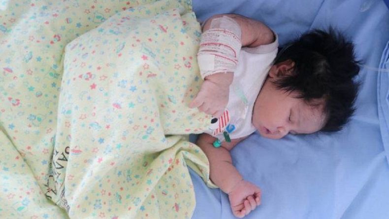 Pequeña gigante: nació una beba de 61 centímetros y 7 kilos