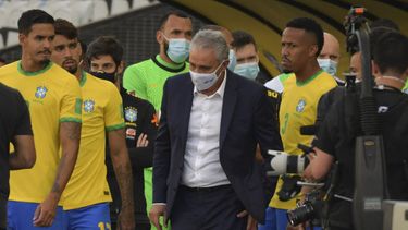 Tras el bochorno, Brasil apunta a ampliar su récord ante Perú