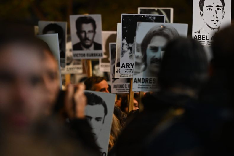Comandante asegura que Ejército no esconde nada; Familiares dicen que desaparecidos están en manos de FF. AA."