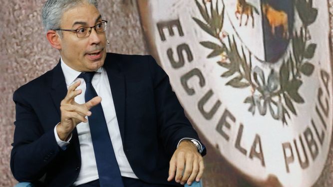 ANEP analiza eliminar distancia obligatoria en las aulas