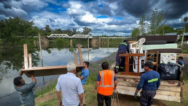 Evacuados en Salto.