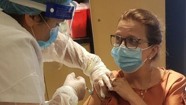 Rando se vacunó y llamó a la población a ponerse la celeste y salir del rojo