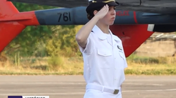Alférez de fragata Nati Fontaine, primera mujer piloto de la Aviación Naval de Uruguay.