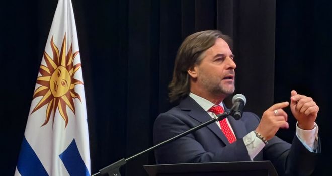 Luis Lacalle Pou disertó en un foro sobre la promoción de la construcción en Paraguay
