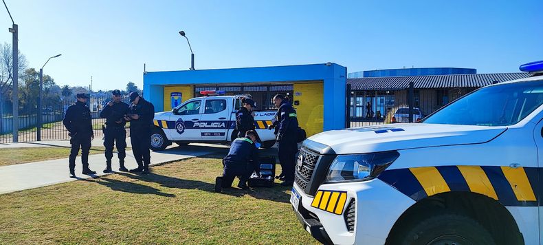 Una bala perdida impactó en una ventana del Liceo Impulso