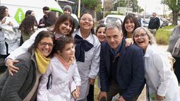 Orsi celebró su cumpleaños en una escuela para niños con discapacidad visual que también festeja sus 40 años
