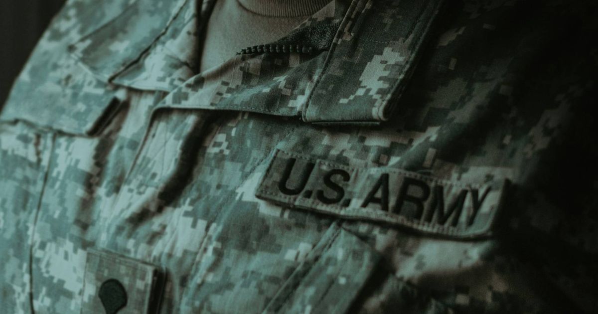 El Ejército de Estados Unidos anunció que comenzará a bloquear los puertos de Irán este lunes