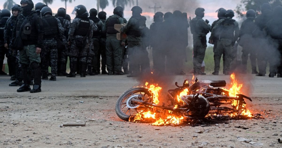 Violentos enfrentamientos entre policías y manifestantes en 