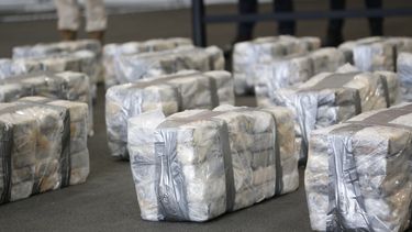 Perú convertirá cocaína incautada al narcotráfico en bloques de concreto
