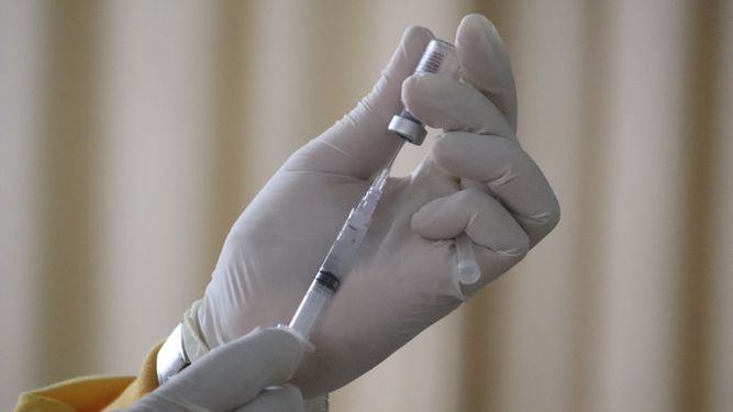 Una vacuna parece reducir el riesgo de cáncer de cuello uterino según estudio