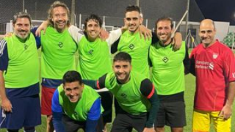 El excapitán de la selección uruguaya Diego Lugano jugó en la Ciudad Deportiva de Luis Suárez.