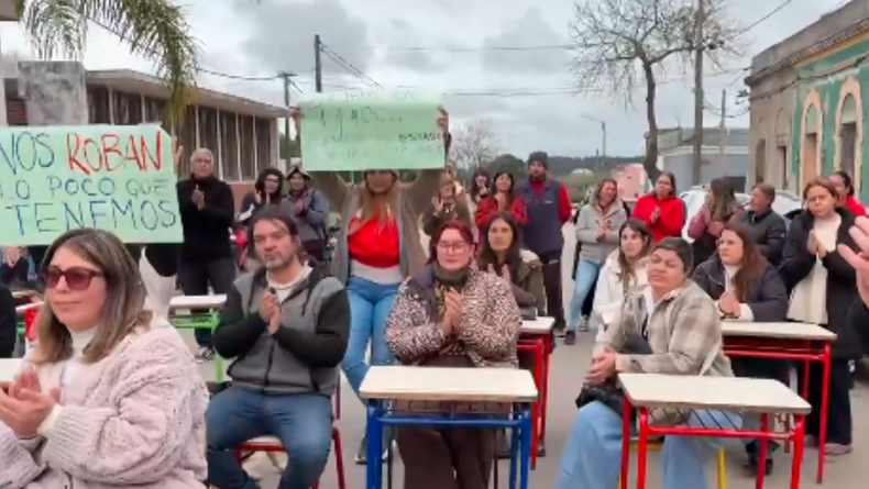 Castillos: la comunidad educativa sacó las clases a la calle tras sufrir cuatro robos en 20 días