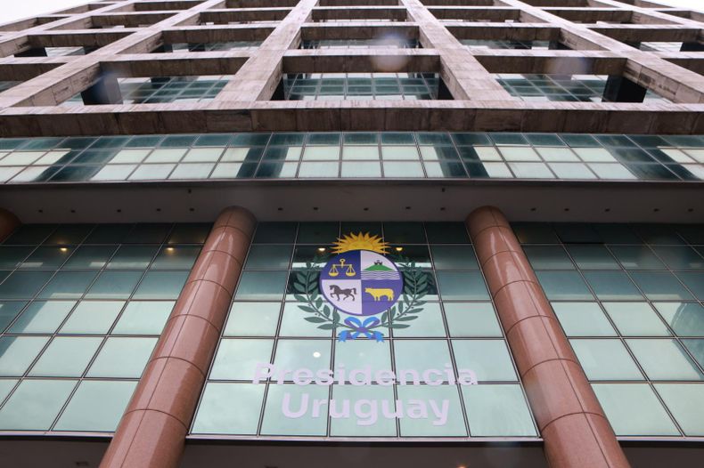 Yamandú Orsi convocó a un Consejo de Ministros el lunes en el inicio de una semana ajetreada