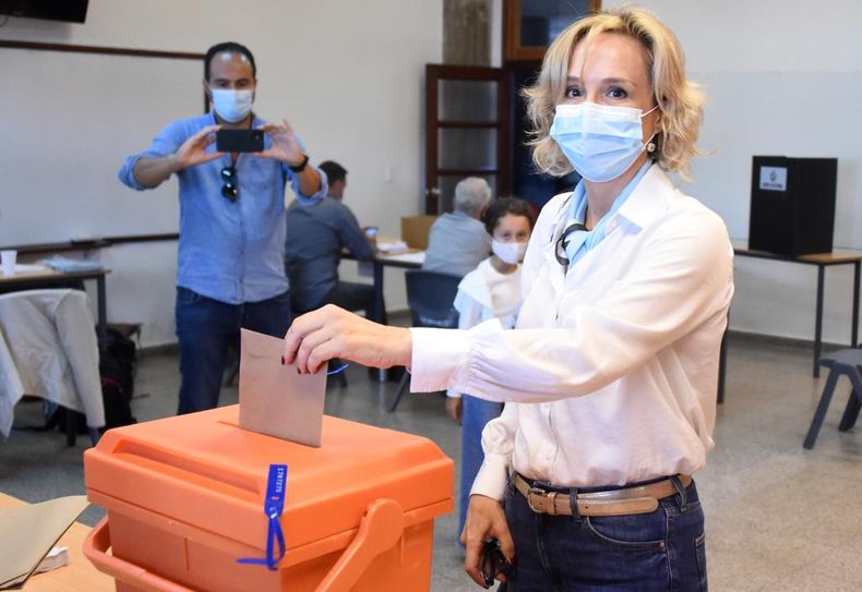 La economista Laura Raffo votó en Punta Carretas y llamó a defender el cambio que votó la gente.