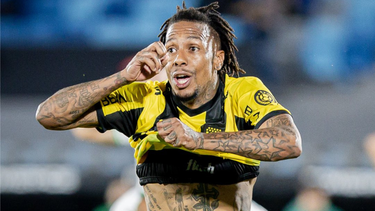 la espectacular chilena de abel hernandez recorre el mundo