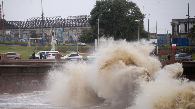 Gobierno declaró alerta roja para zonas de Canelones, Maldonado y Rocha por un ciclón extratropical