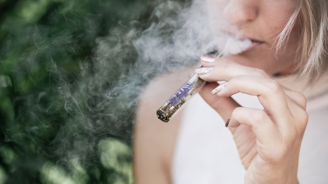 Facultad de Medicina advierte que los cigarrillos electrónicos son nocivos