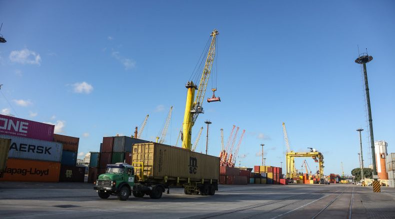 Transportistas piden solución por tránsito trancado en el puerto