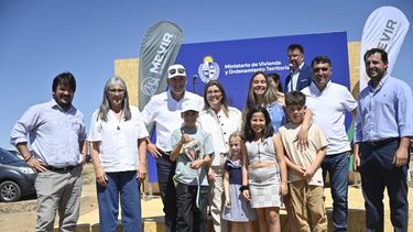 Ministerio de Vivienda y Mevir entregaron decenas de viviendas en localidades de Canelones