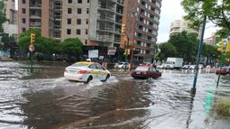 Avenida del Libetador y La Paz, cruce cortado para los peatones.