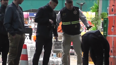Rapiña en un comercio de Salto terminó con un delincuente baleado y una mujer herida por un disparo Rapiña en un comercio de Salto terminó con un delincuente baleado y una mujer herida por un disparo
