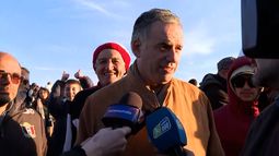 Yamandú Orsi expresó que es preciso ser vivo en materia económica: Hoy te soplan y se cae todo