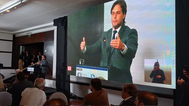 Lacalle Pou en aniversario del Centro de Navegación.