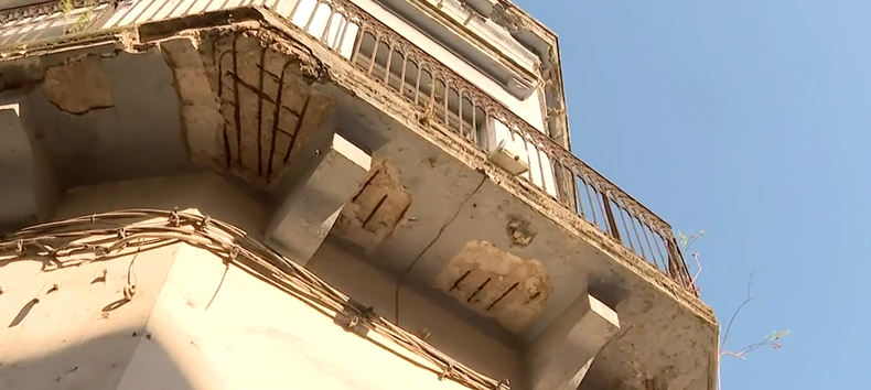 Un edificio con peligro de derrumbe preocupa a vecinos de Ciudad Vieja; ¿Qué dice el Ministerio de Vivienda?