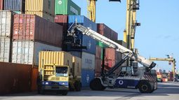 Unión de Exportadores valoró medidas económicas ante el dólar pero señaló que demoraron en tomarlas