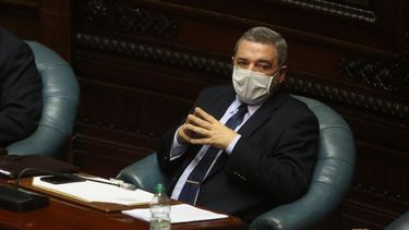 Así cantó Mario Bergara en el Senado para recordar a Julio Julián