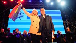 Yamandú Orsi y Carolina Cosse del Frente Amplio participan en acto en Maldonado