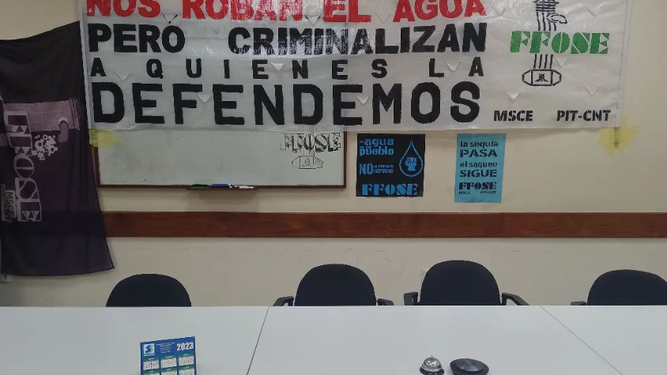 FFOSE criticó pedido de imputación contra el presidente del sindicato por la bomba de humo lanzada en la sede central de OSE.