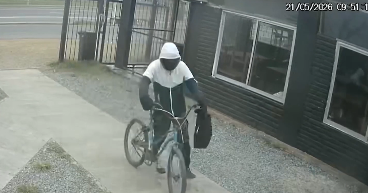 Rapiñero en bicicleta robó una farmacia y se llevó el dinero de la recaudación y marihuana