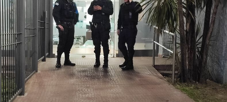 Hay siete formalizados por el intento de rapiña a un banco en el que arrojaron bombas de humo y miguelitos