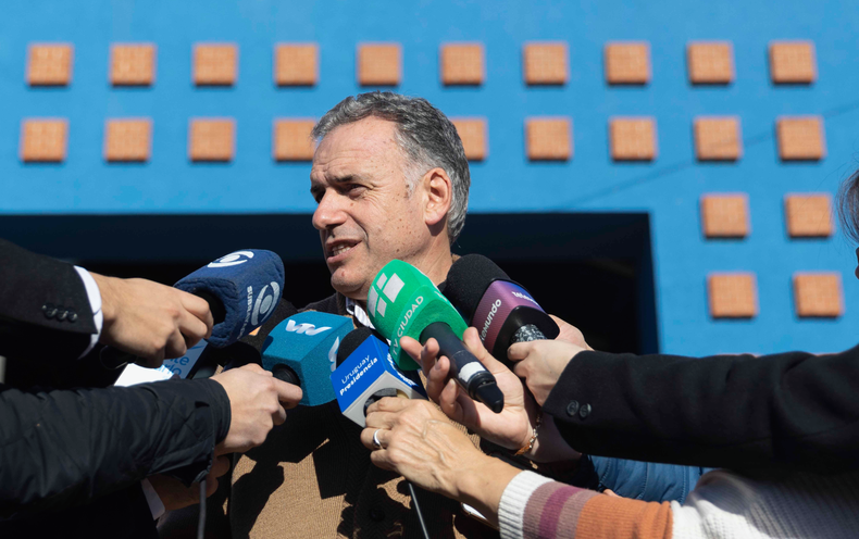 Yamandú Orsi instó a parar con la manija en algo tan pasional como el fútbol: La violencia está ahí