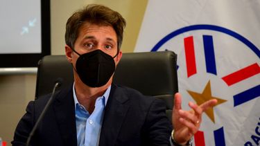 Barros Schelotto asume y trata de infundir optimismo en Paraguay