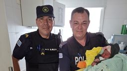Policías asistieron parto en una vivienda de Malvín Norte y dieron la bienvenida a Alma