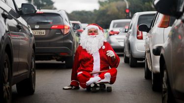 El mundo se prepara para una segunda Navidad en pandemia