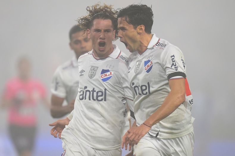 Goles en la niebla: Nacional, de atrás, se impuso 2 a 1 ante Juventud de Las Piedras en el Gran Parque Central