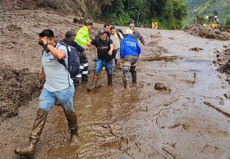 Al menos siete muertos y más de 30 desaparecidos por inundaciones en Ecuador