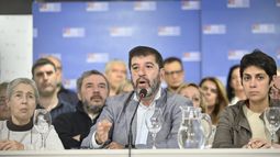 El presidente del Frente Amplio, Fernando Pereira, en conferencia de prensa tras renuncias en el gobierno por caso Marset.