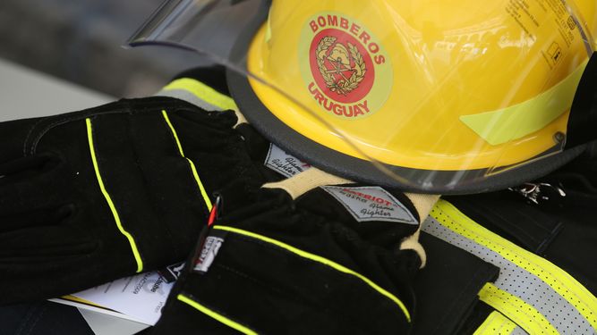 Bomberos rescató a un hombre atrapado en el incendio de su casa en Las Piedras