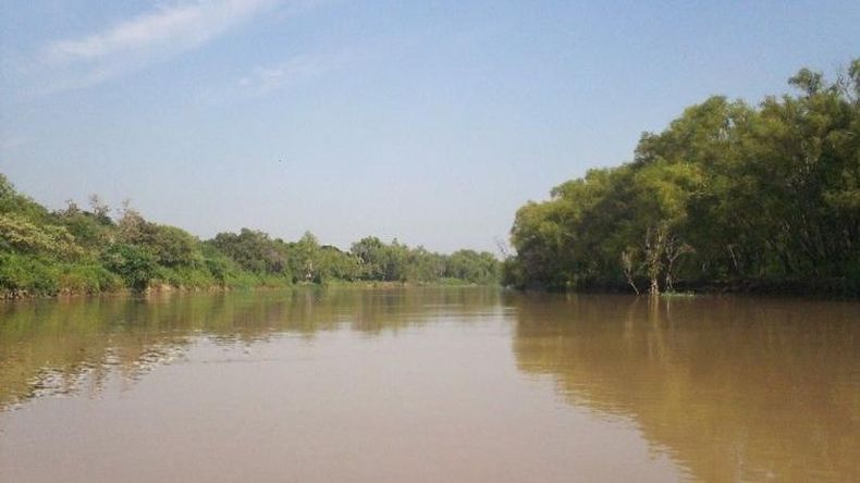 Cuatro desaparecidos tras naufragio en el río Paraná