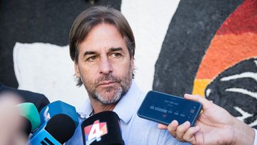 Lacalle Pou sufrió varios traumatismos tras caerse de un caballo en Tacuarembó