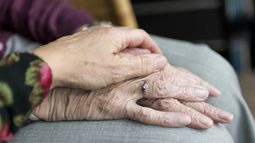 Adultos mayores: hay 892 personas mayores de 100 años que cobran prestaciones del BPS